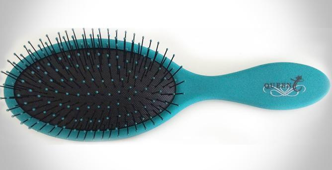 Queen C Extensions Detangler Brush